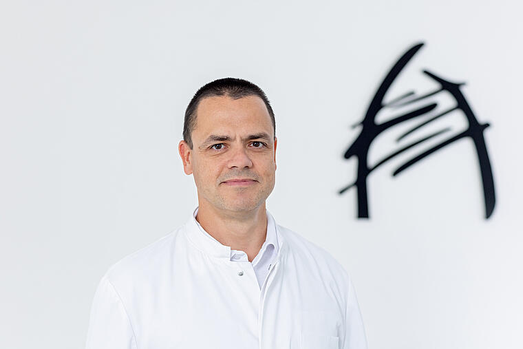 AKMS Dr. Thomas Toszegi