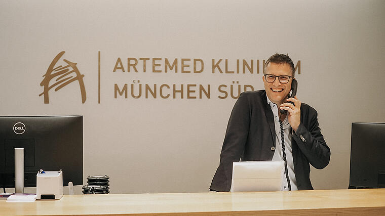 AKMS Gelenksymposium 2025 Dr. Lorenz am Telefon